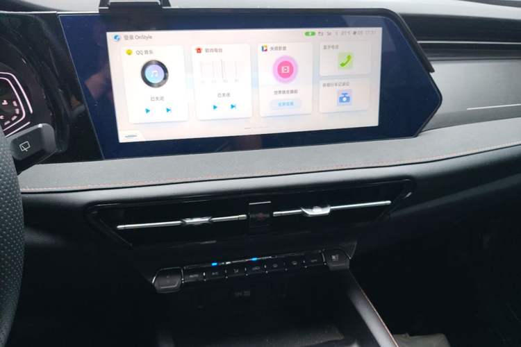 Used CHANGAN OSHAN X7 PLUS 2022 1.5T Blue Whale Edition Automatic ZhiZun Model Audio And AC Panel