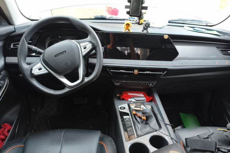 Used CHANGAN OSHAN X7 PLUS 2022 1.5T Blue Whale Edition Automatic Luxury Trim Center Console