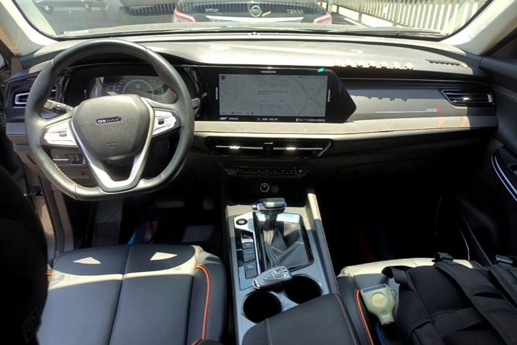Used CHANGAN OSHAN X7 PLUS 2022 1.5T Blue Whale Edition Automatic Prestige Version Center Console