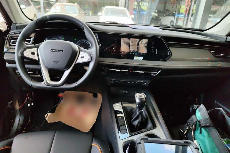 Used CHANGAN OSHAN X7 PLUS 2022 1.5T Manual Luxury Version Center Console