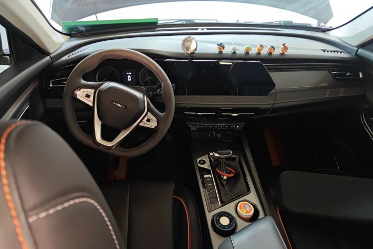 Used CHANGAN OSHAN X7 PLUS 2022 1.5T Blue Whale Edition Automatic Luxury Trim Center Console