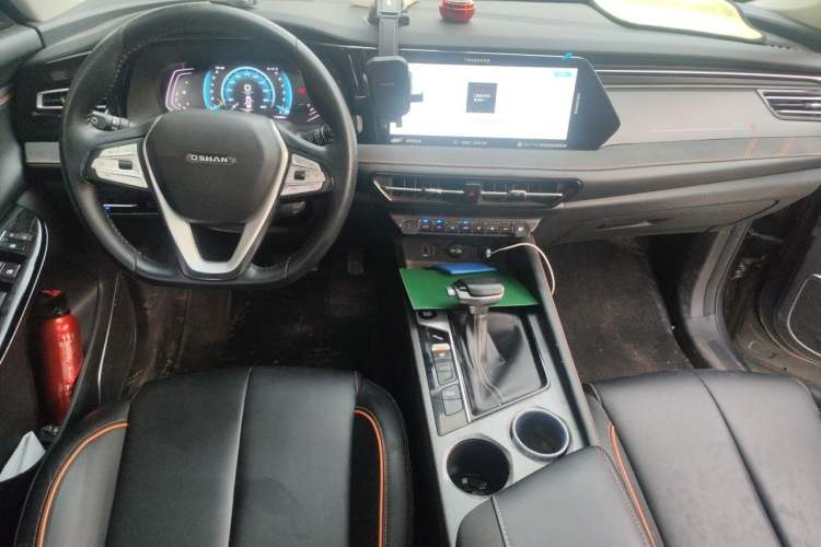 Used CHANGAN OSHAN X7 PLUS 2022 1.5T Blue Whale Edition Automatic Prestige Version Center Console