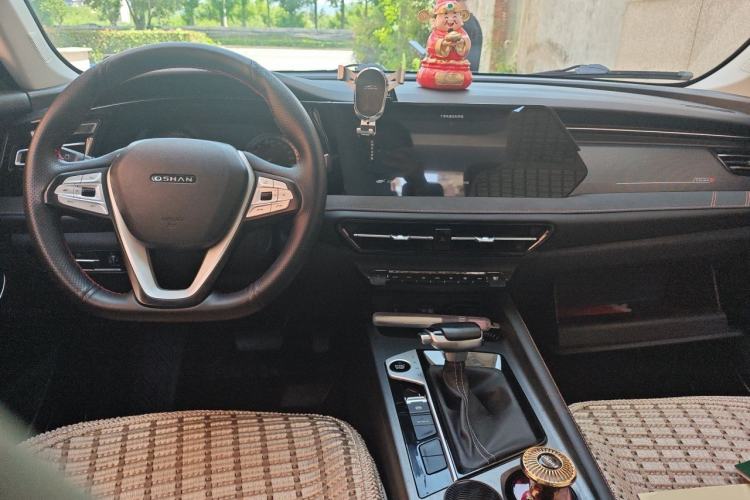 Used CHANGAN OSHAN X7 PLUS 2022 1.5T Blue Whale Edition Automatic Luxury Trim Center Console