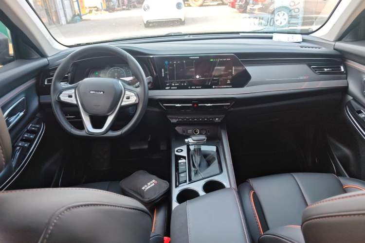 Used CHANGAN OSHAN X7 PLUS 2022 1.5T Blue Whale Edition Automatic Prestige Version Center Console