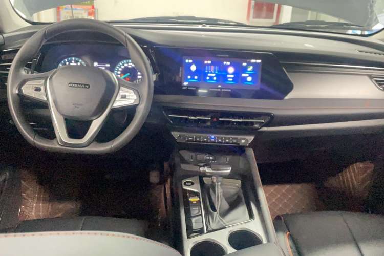 Used CHANGAN OSHAN X7 PLUS 2022 1.5T Blue Whale Edition Automatic Luxury Trim Center Console