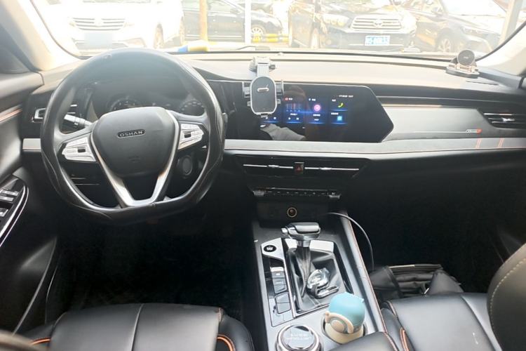 Used CHANGAN OSHAN X7 PLUS 2022 1.5T Blue Whale Edition Automatic Luxury 7-Seater Center Console