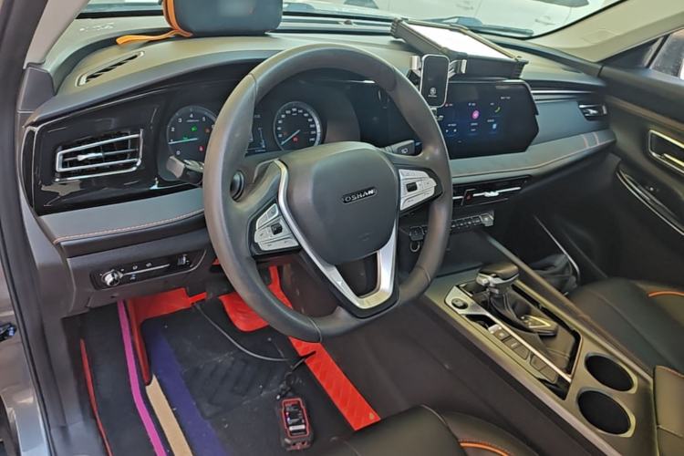 Used CHANGAN OSHAN X7 PLUS 2022 1.5T Blue Whale Edition Automatic Luxury Trim Center Console