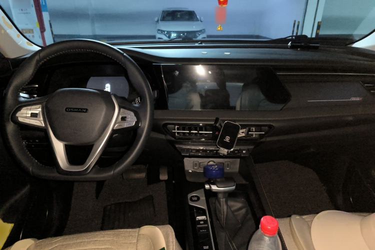 Used CHANGAN OSHAN X7 PLUS 2022 1.5T Blue Whale Edition Automatic Prestige 7-Seater Center Console
