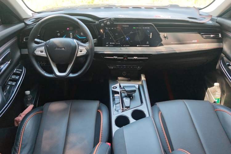 Used CHANGAN OSHAN X7 PLUS 2022 1.5T Blue Whale Edition Automatic Geeker Navigation Model Center Console