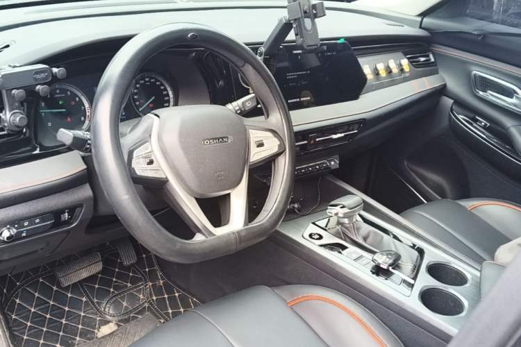Used CHANGAN OSHAN X7 PLUS 2022 1.5T Blue Whale Edition Automatic Luxury Trim Center Console