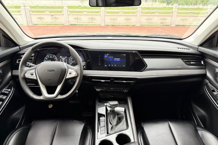 Used CHANGAN OSHAN X7 PLUS 2022 1.5T Blue Whale Edition Automatic Luxury Version Center Console