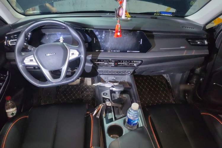 Used CHANGAN OSHAN X7 PLUS 2022 1.5T Blue Whale Edition Automatic Prestige Version Center Console