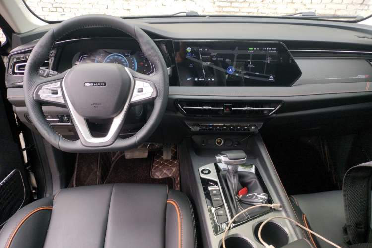 Used CHANGAN OSHAN X7 PLUS 2022 1.5T Blue Whale Edition Automatic Prestige Version Center Console
