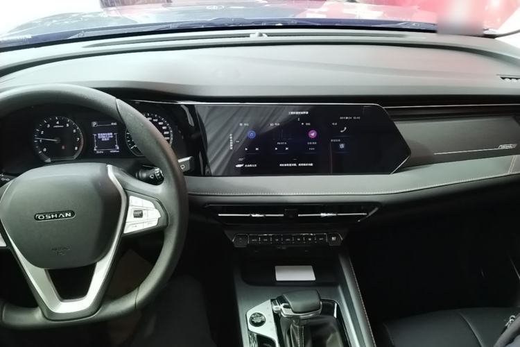 Used CHANGAN OSHAN X7 PLUS 2022 1.5T Blue Whale Edition Automatic Luxury Trim Center Console