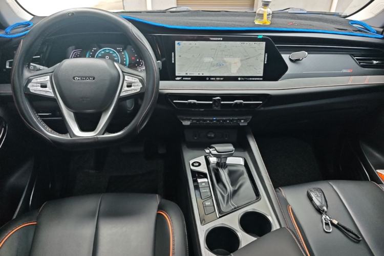 Used CHANGAN OSHAN X7 PLUS 2022 1.5T Blue Whale Edition Automatic Prestige Version Center Console