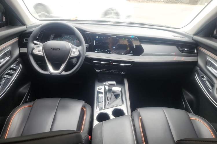 Used CHANGAN OSHAN X7 PLUS 2022 1.5T Blue Whale Edition Automatic Prestige 7-Seater Center Console