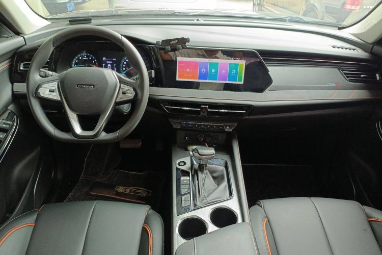 Used CHANGAN OSHAN X7 PLUS 2022 1.5T Blue Whale Edition Automatic Luxury Trim Center Console