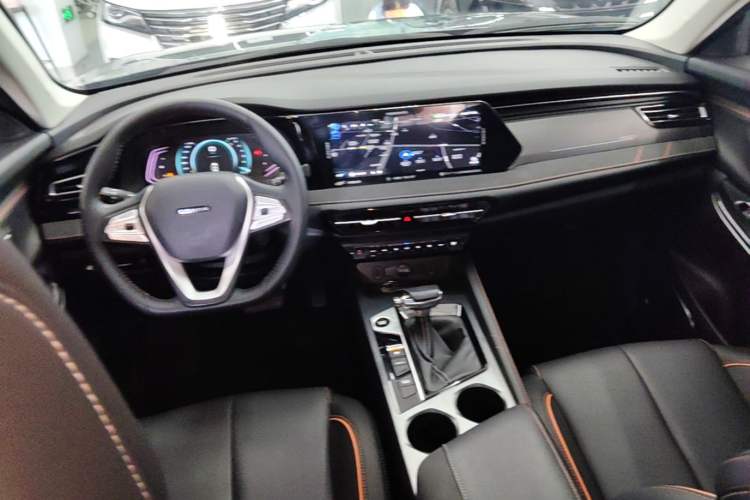 Used CHANGAN OSHAN X7 PLUS 2022 1.5T Blue Whale Edition Automatic Prestige Version Center Console