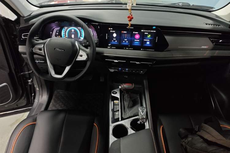 Used CHANGAN OSHAN X7 PLUS 2022 1.5T Blue Whale Edition Automatic Prestige 7-Seater Center Console