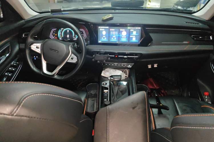 Used CHANGAN OSHAN X7 PLUS 2022 1.5T Blue Whale Edition Automatic Prestige Version Center Console