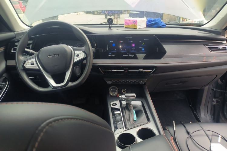 Used CHANGAN OSHAN X7 PLUS 2022 1.5T Blue Whale Edition Automatic Luxury Trim Center Console
