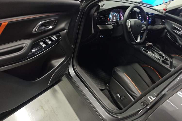 Used CHANGAN OSHAN X7 PLUS 2022 1.5T Blue Whale Edition Automatic Prestige 7-Seater Driver Seat