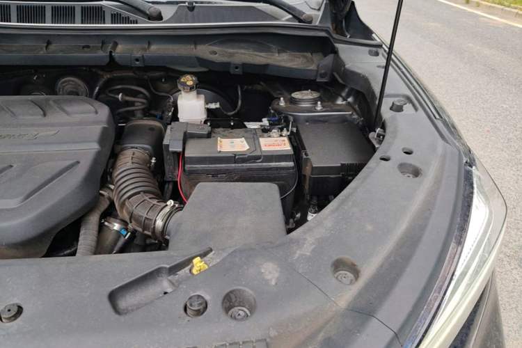 Used CHANGAN OSHAN X7 PLUS 2022 1.5T Blue Whale Edition Automatic ZhiZun Model Engine Bay Left
