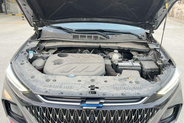 Used CHANGAN OSHAN X7 PLUS 2022 1.5T Blue Whale Edition Automatic Geeker Navigation Model Engine Bay