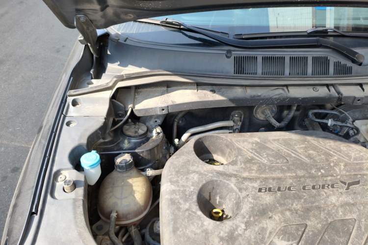Used CHANGAN OSHAN X7 PLUS 2022 1.5T Blue Whale Edition Automatic Prestige Version Engine Bay Right