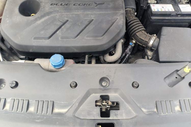 Used CHANGAN OSHAN X7 PLUS 2022 1.5T Blue Whale Edition Automatic Luxury Trim Engine Bay