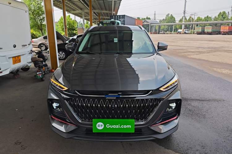 Used CHANGAN OSHAN X7 PLUS 2022 1.5T Blue Whale Edition Automatic ZhiZun Model Front