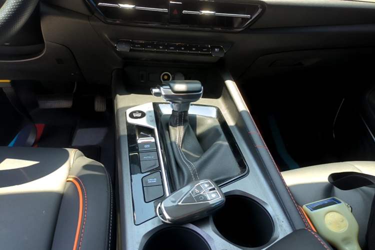 Used CHANGAN OSHAN X7 PLUS 2022 1.5T Blue Whale Edition Automatic Prestige Version Gear Lever