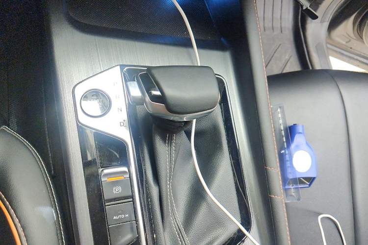 Used CHANGAN OSHAN X7 PLUS 2022 1.5T Blue Whale Edition Automatic Prestige 7-Seater Gear Lever