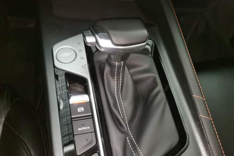 Used CHANGAN OSHAN X7 PLUS 2022 1.5T Blue Whale Edition Automatic Luxury Version Gear Lever