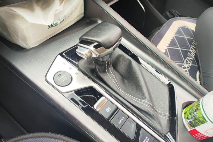 Used CHANGAN OSHAN X7 PLUS 2022 1.5T Blue Whale Edition Automatic Prestige Version Gear Lever