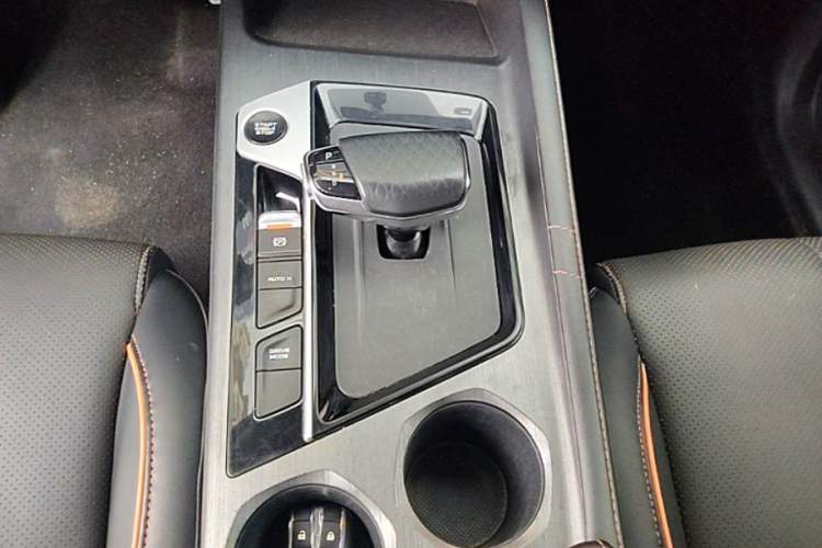 Used CHANGAN OSHAN X7 PLUS 2022 1.5T Blue Whale Edition Automatic Smart Luxury 7-Seater Gear Lever