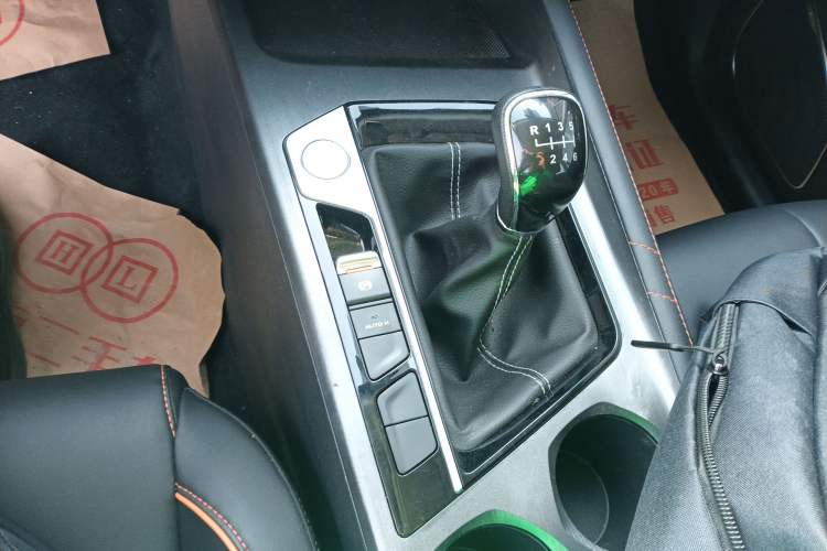 Used CHANGAN OSHAN X7 PLUS 2022 1.5T Manual Luxury Version Gear Lever