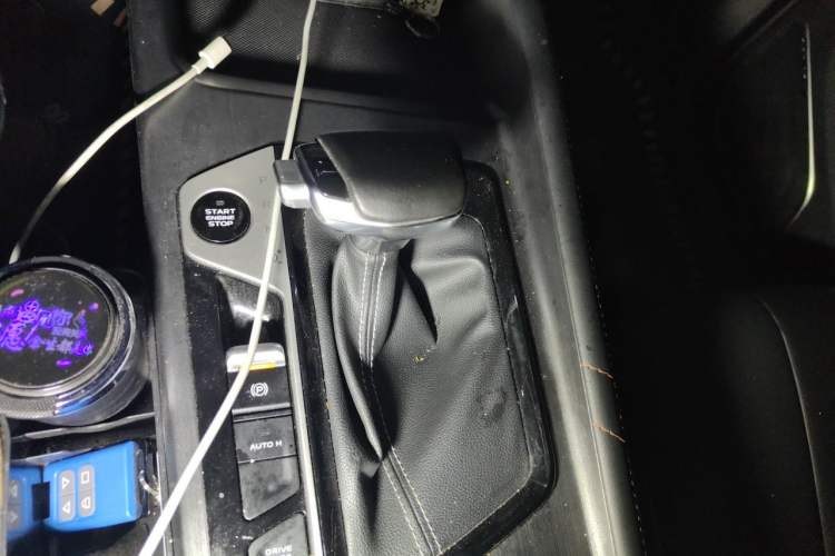 Used CHANGAN OSHAN X7 PLUS 2022 1.5T Blue Whale Edition Automatic Prestige Version Gear Lever