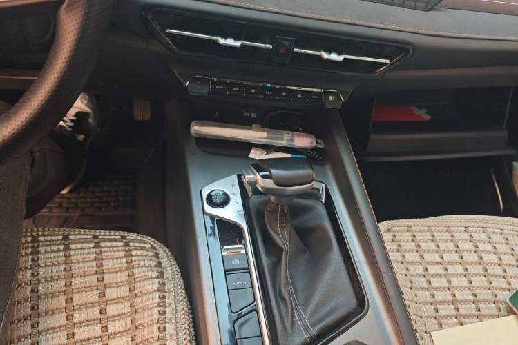 Used CHANGAN OSHAN X7 PLUS 2022 1.5T Blue Whale Edition Automatic Luxury Trim Gear Lever