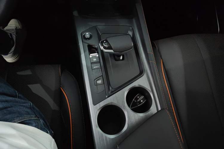Used CHANGAN OSHAN X7 PLUS 2022 1.5T Blue Whale Edition Automatic Geeker Flagship Model Gear Lever