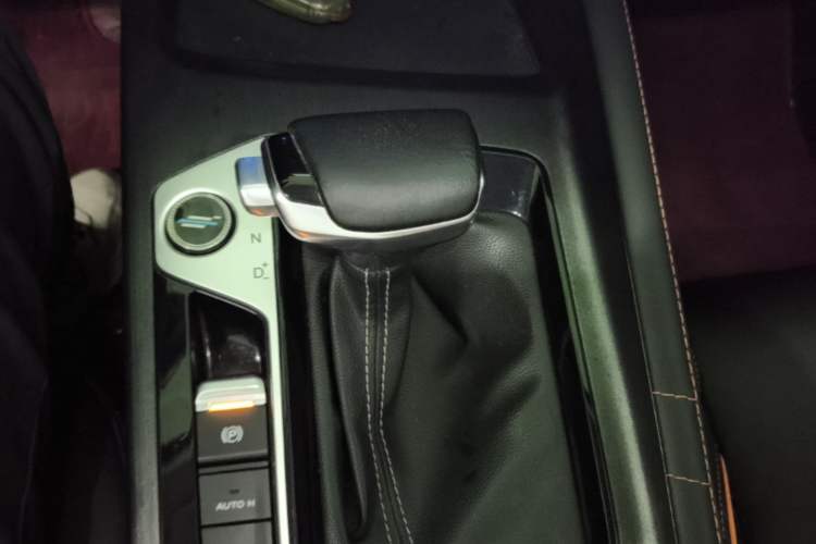 Used CHANGAN OSHAN X7 PLUS 2022 1.5T Blue Whale Edition Automatic Prestige Version Gear Lever