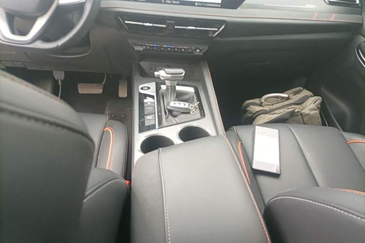 Used CHANGAN OSHAN X7 PLUS 2022 1.5T Blue Whale Edition Automatic Prestige Version Gear Lever