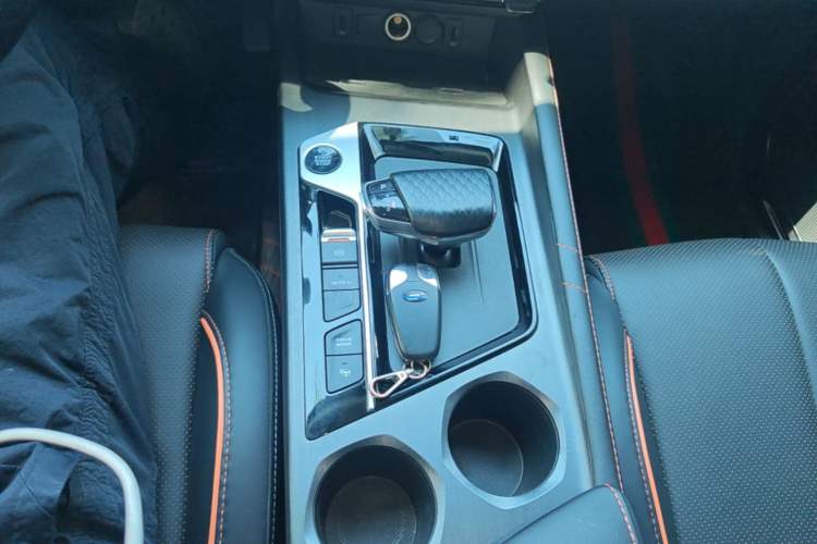 Used CHANGAN OSHAN X7 PLUS 2022 1.5T Blue Whale Edition Automatic Geeker Navigation Model Gear Lever