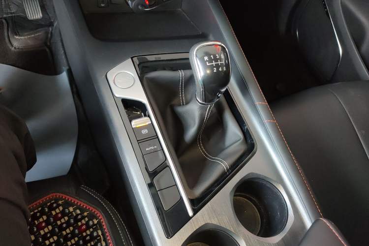 Used CHANGAN OSHAN X7 PLUS 2022 1.5T Manual Luxury Version Gear Lever
