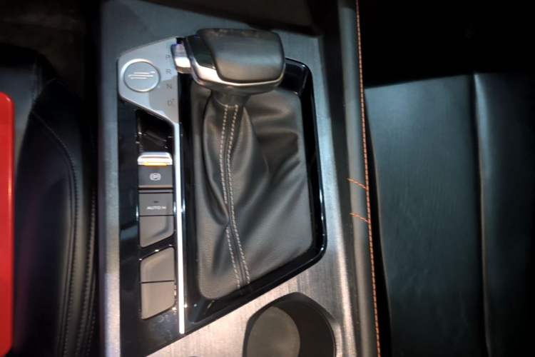 Used CHANGAN OSHAN X7 PLUS 2022 1.5T Blue Whale Edition Automatic Luxury Version Gear Lever