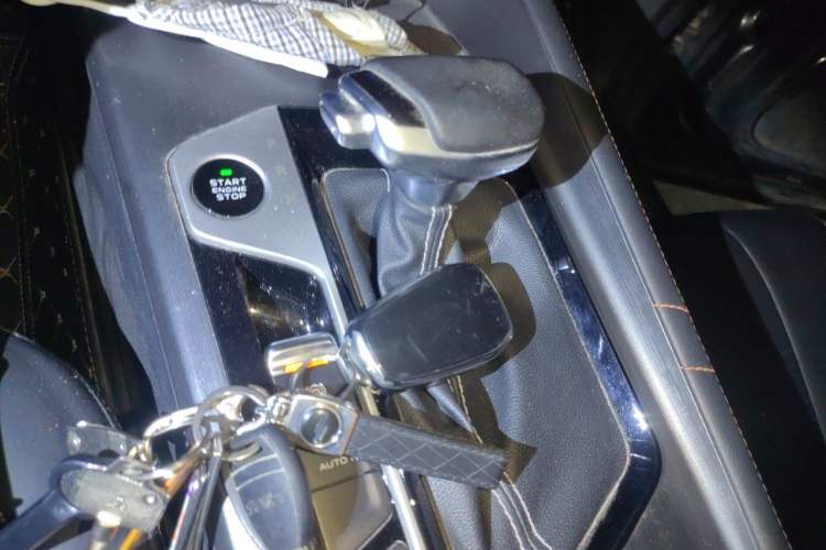 Used CHANGAN OSHAN X7 PLUS 2022 1.5T Blue Whale Edition Automatic Prestige Version Gear Lever