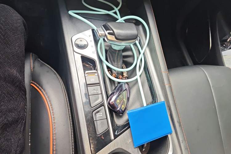 Used CHANGAN OSHAN X7 PLUS 2022 1.5T Blue Whale Edition Automatic Prestige Version Gear Lever