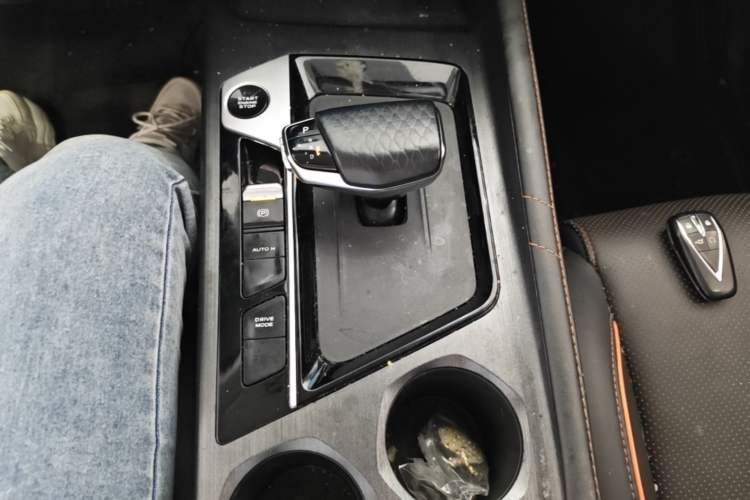 Used CHANGAN OSHAN X7 PLUS 2022 1.5T Blue Whale Edition Automatic ZhiZun Model Gear Lever