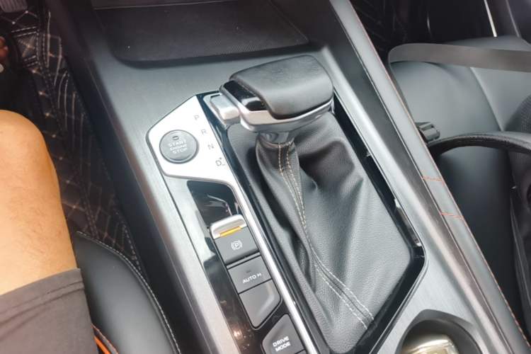 Used CHANGAN OSHAN X7 PLUS 2022 1.5T Blue Whale Edition Automatic Prestige Version Gear Lever
