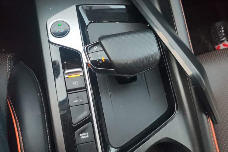 Used CHANGAN OSHAN X7 PLUS 2022 1.5T Blue Whale Edition Automatic Smart Luxury 7-Seater Gear Lever
